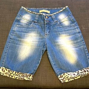 Denim shorts - size 2 - color light Jeans with animal details
